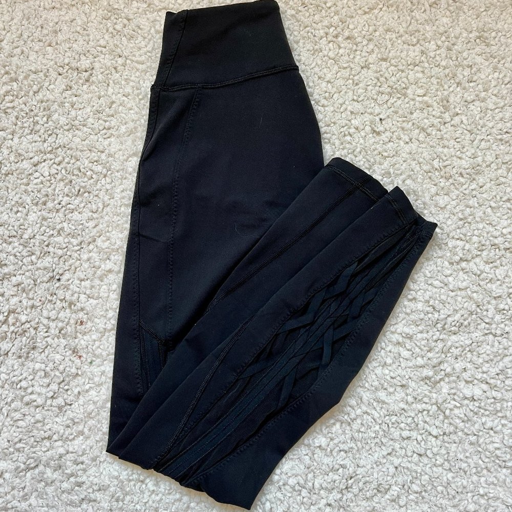 🍋 LULULEMON Mesh Criss-Cross Leggings